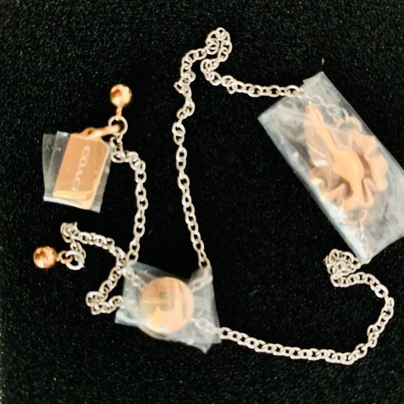 COACH WATCH AND BRACELET GIFT SET - Picture 4 of 9